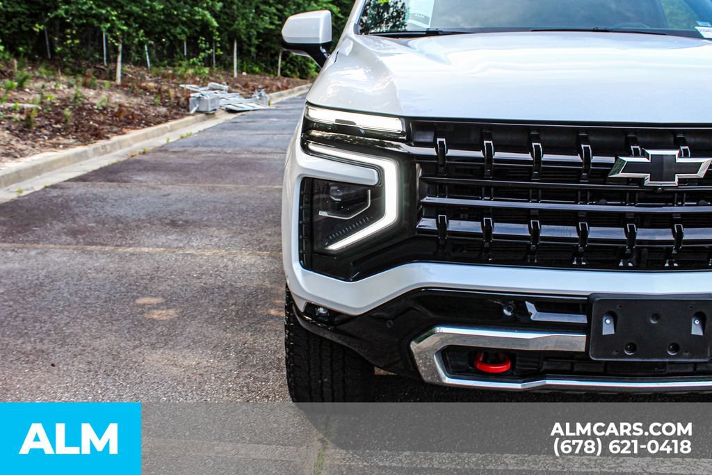 Used 2025 Chevrolet Suburban Z71 AWD/4WD image 12