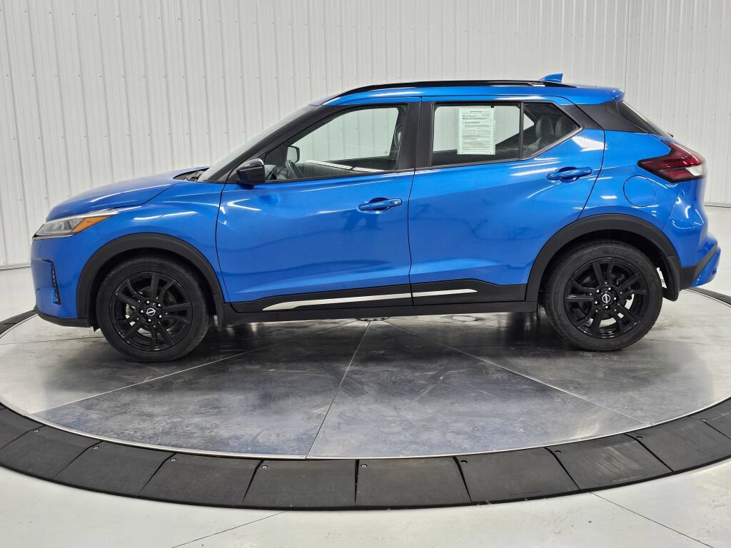 Used 2023 Nissan Kicks SR w/ SR Premium Package FWD image 2