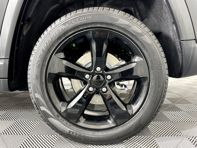 New 2025 Jeep Grand Cherokee Limited image 11