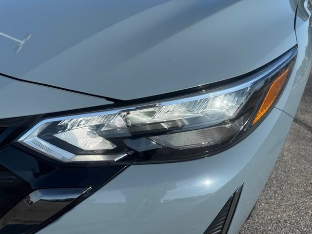 Used 2025 Nissan Sentra SR FWD image 9