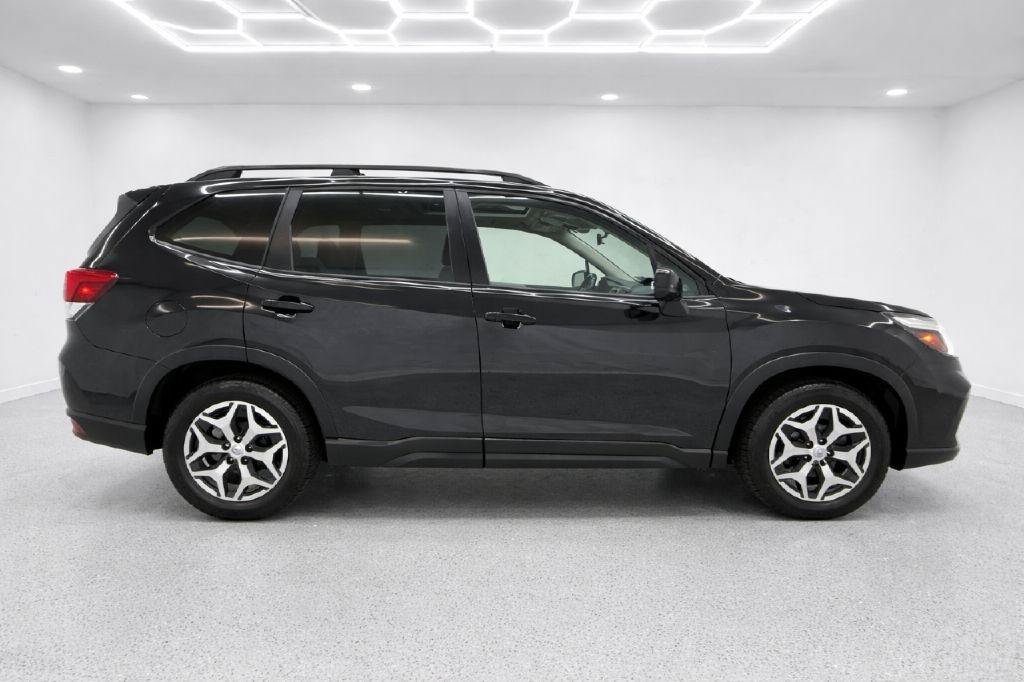 Used 2019 Subaru Forester Premium w/ All-Weather Package AWD/4WD image 2