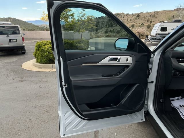 Used 2026 Ford Explorer Active w/ Active Comfort Package RWD image 23