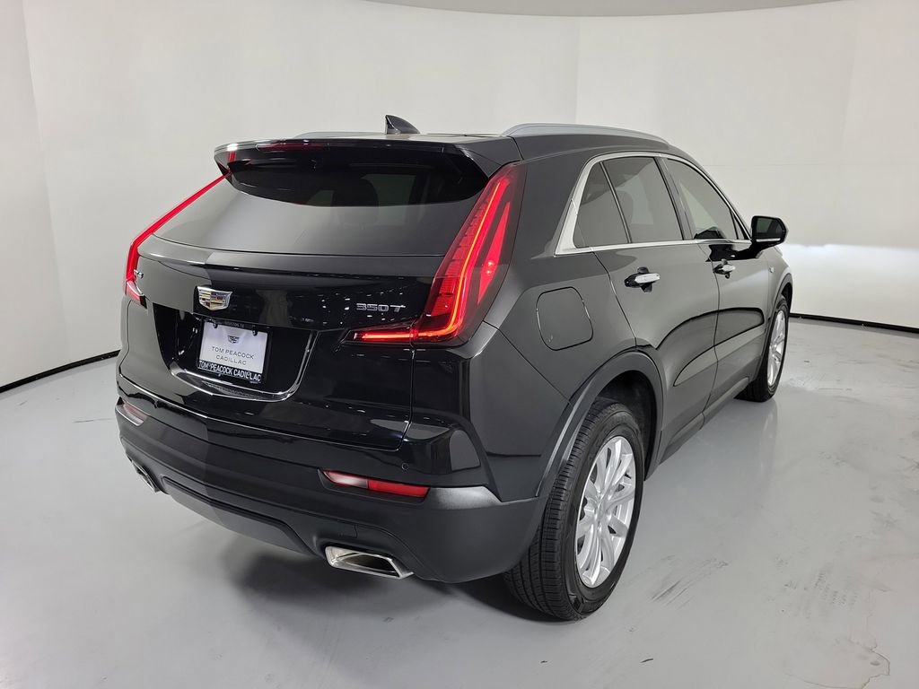 Used 2021 Cadillac XT4 Luxury w/ Cold Weather Package FWD image 4