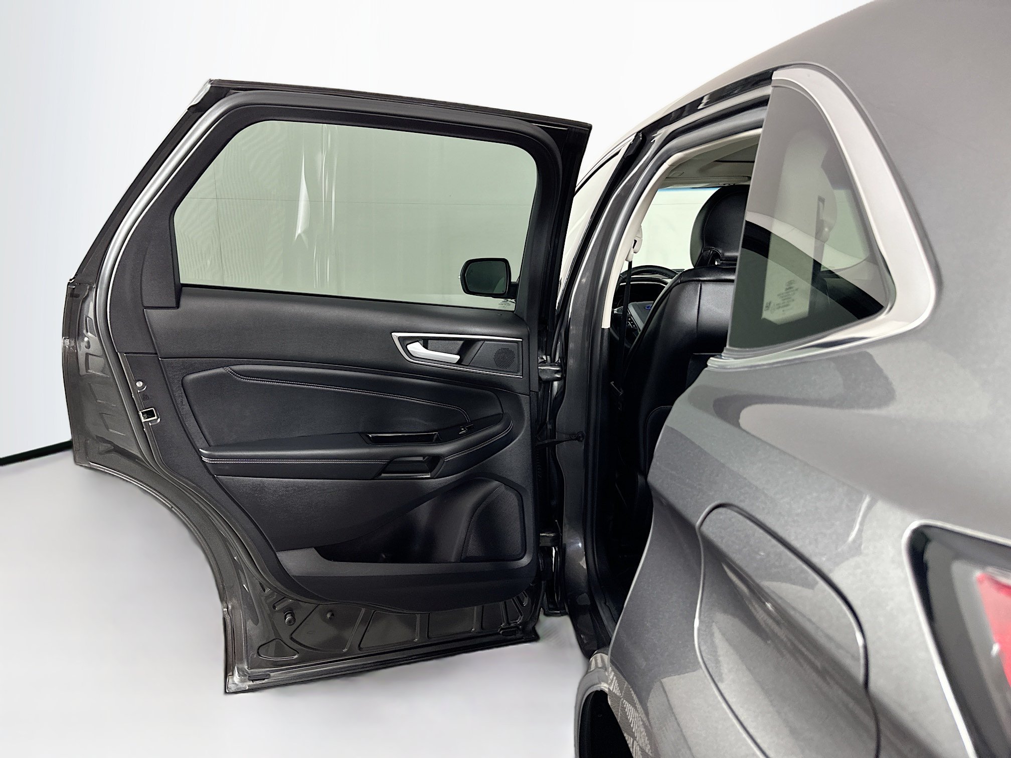Used 2019 Ford Edge Titanium w/ Equipment Group 301A FWD image 27