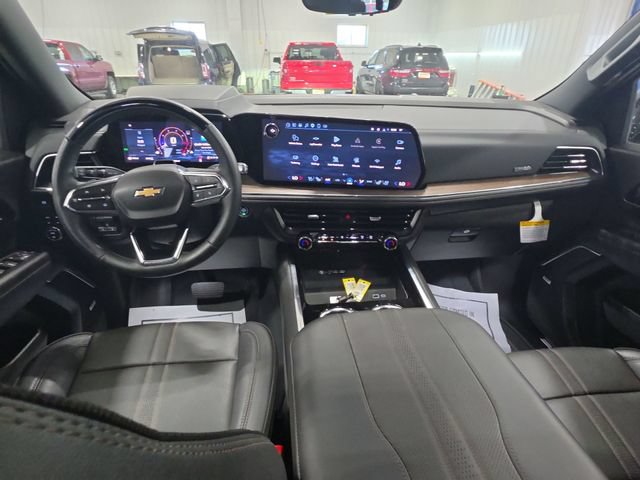 Used 2025 Chevrolet Suburban High Country AWD/4WD image 9