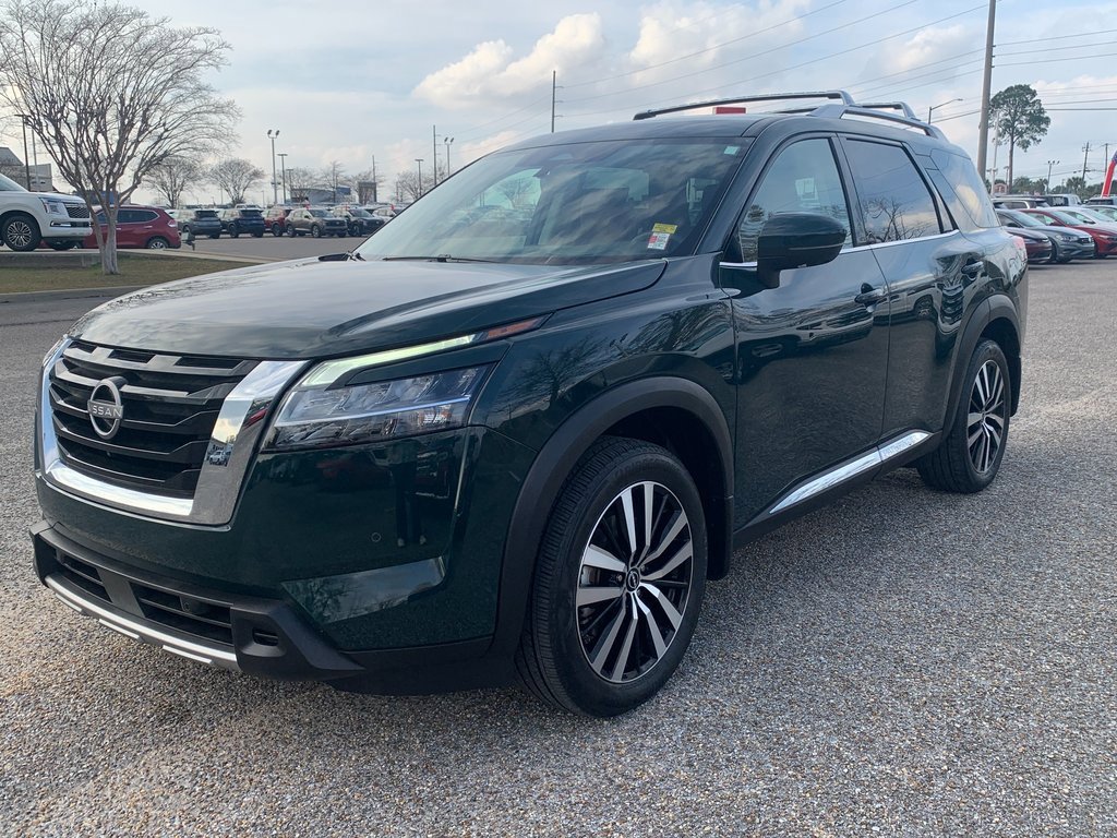 Used 2024 Nissan Pathfinder Platinum w/ Cargo Package image 4