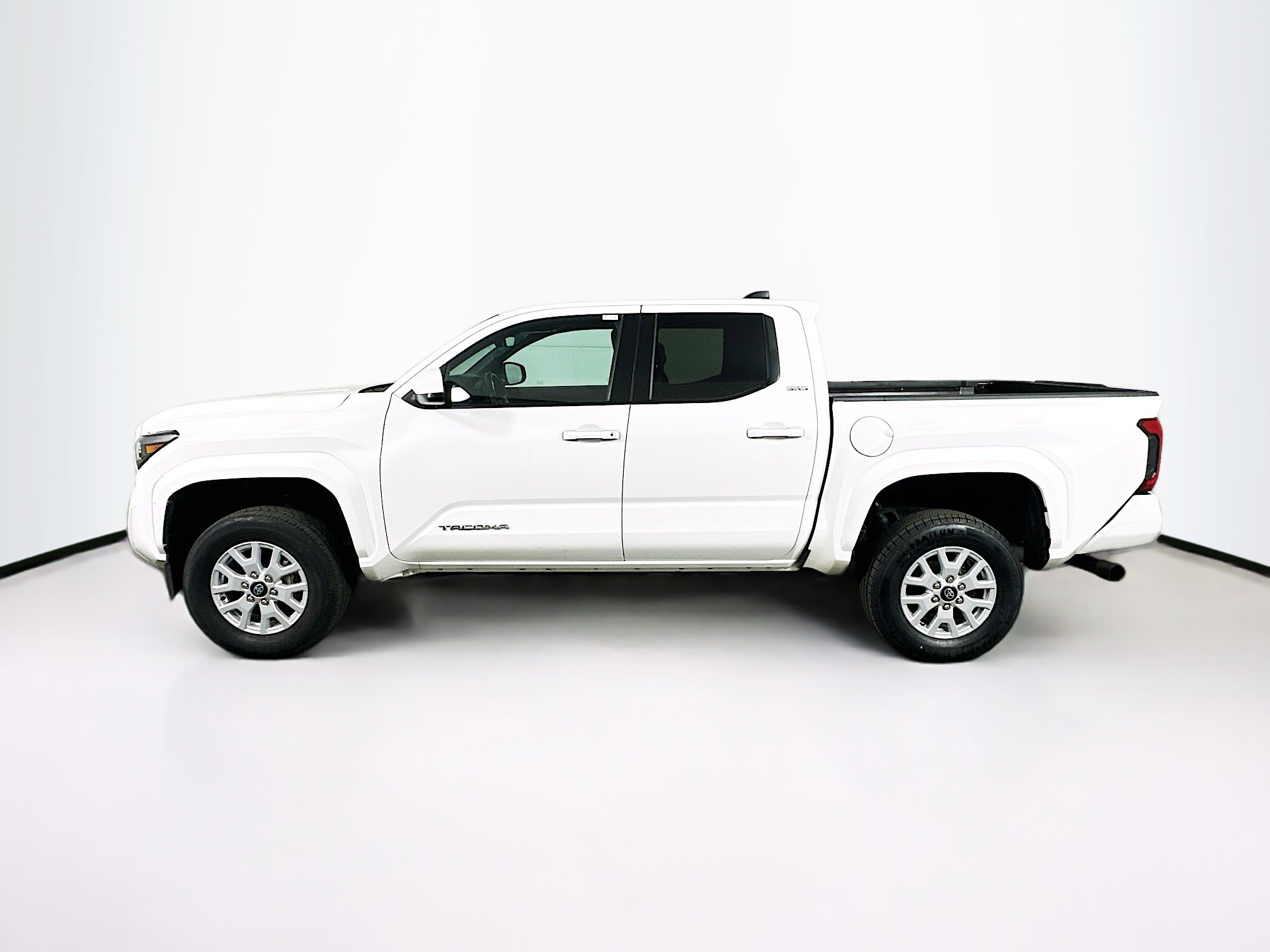 Used 2024 Toyota Tacoma SR5 image 4