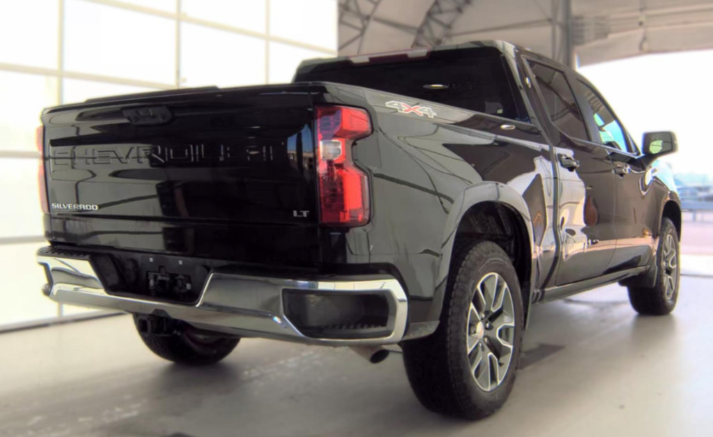 Used 2025 Chevrolet Silverado 1500 LT AWD/4WD image 4