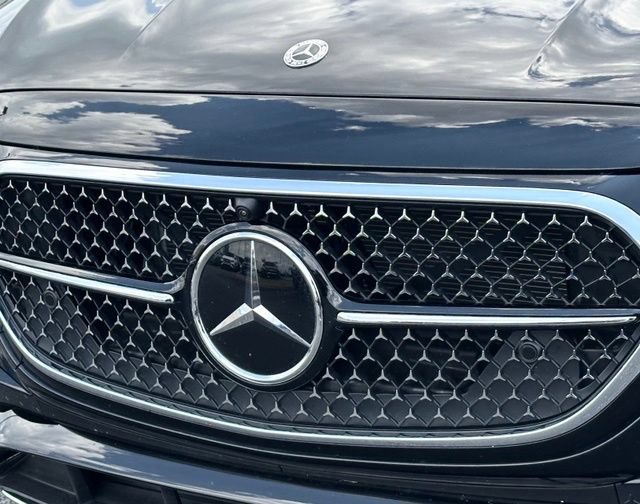 Used 2025 Mercedes-Benz E 350 4MATIC Sedan image 7