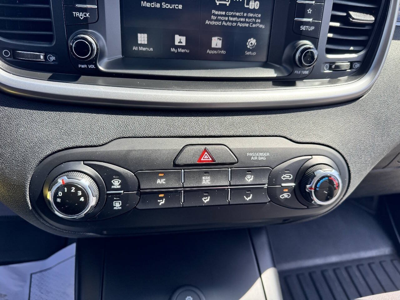 Used 2019 Kia Sorento FWD image 14