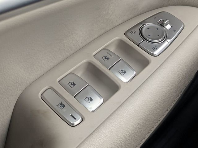 Used 2022 Genesis G70 2.0T image 27