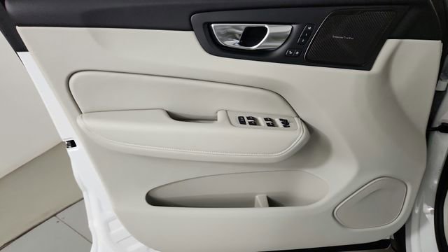 Certified 2026 Volvo XC60 B5 Ultra w/ Protection Package Premier AWD/4WD image 9