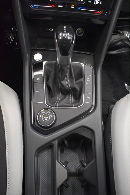 Used 2025 Volkswagen Taos SE AWD/4WD image 28