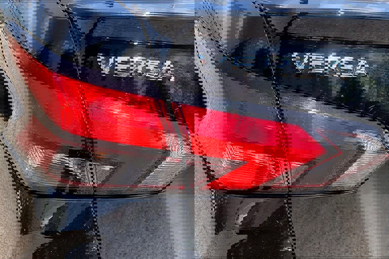 Used 2021 Nissan Versa SR w/ Convenience Package image 28