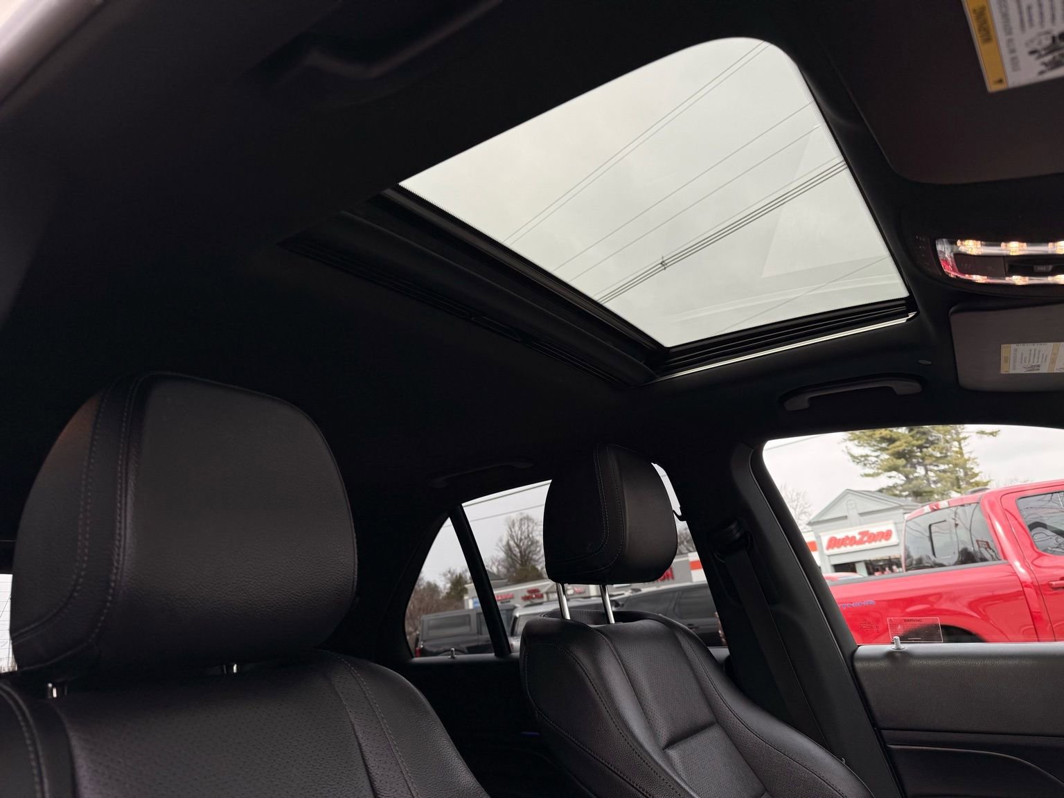 Used 2020 Mercedes-Benz GLE 350 4MATIC w/ Premium Package image 27