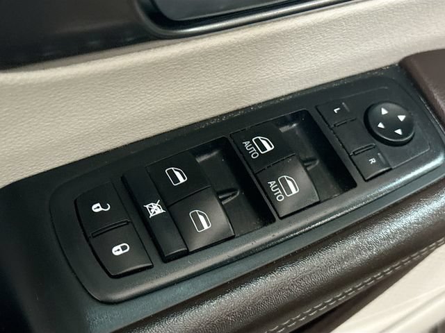 Used 2017 Chrysler Pacifica LX FWD image 17