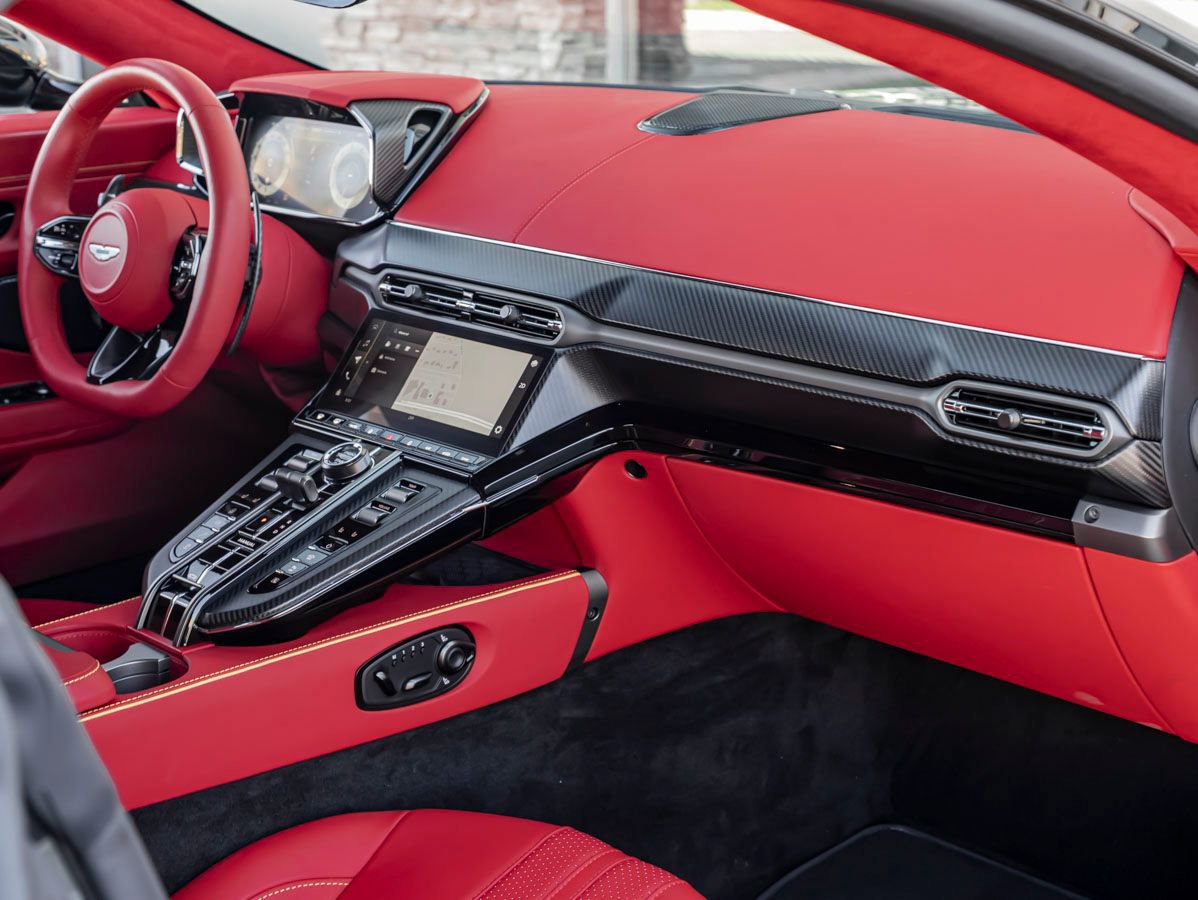 Used 2026 Aston Martin V8 Vantage Coupe RWD image 24