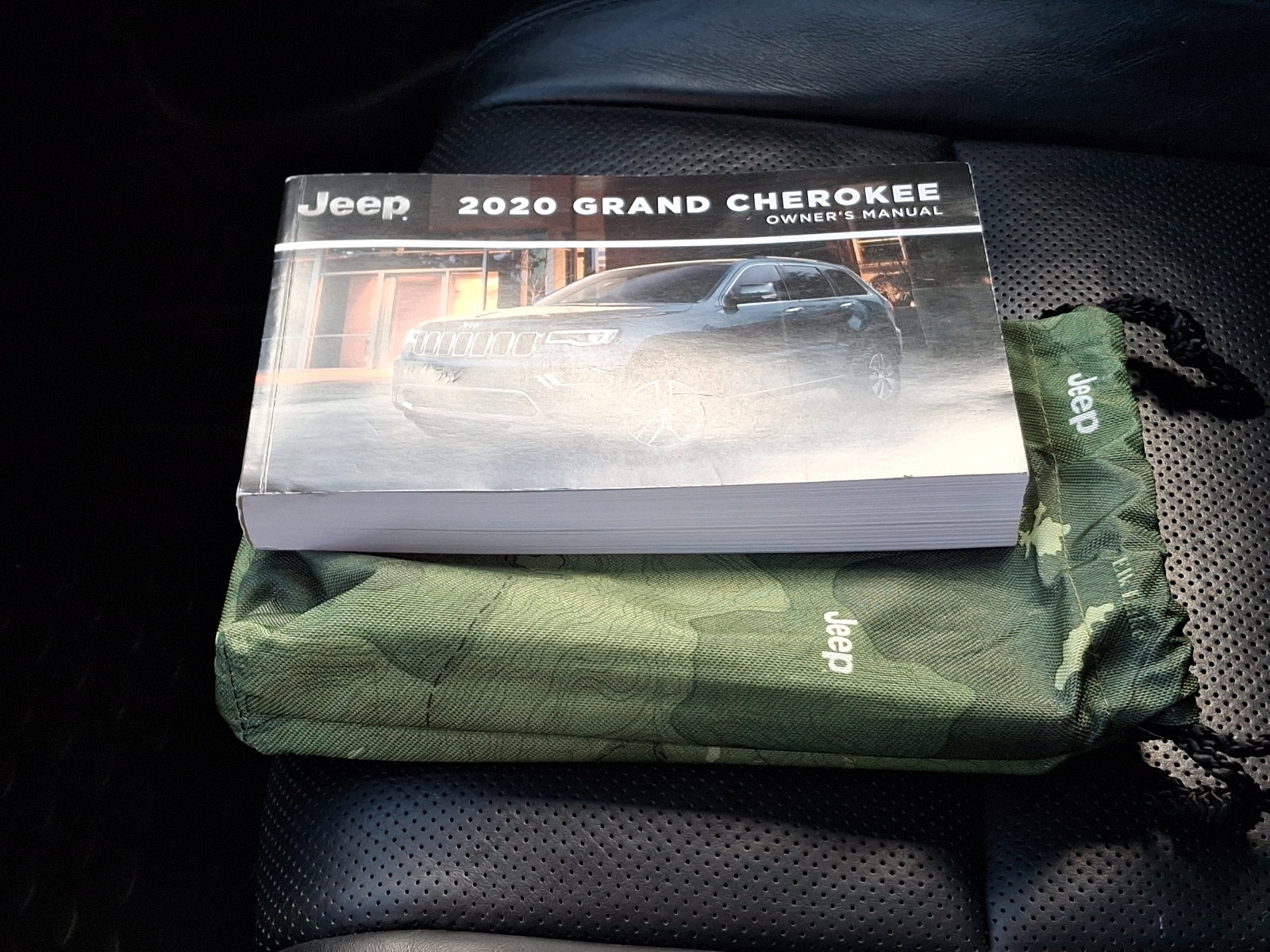 Used 2020 Jeep Grand Cherokee Limited w/ Luxury Group II image 28