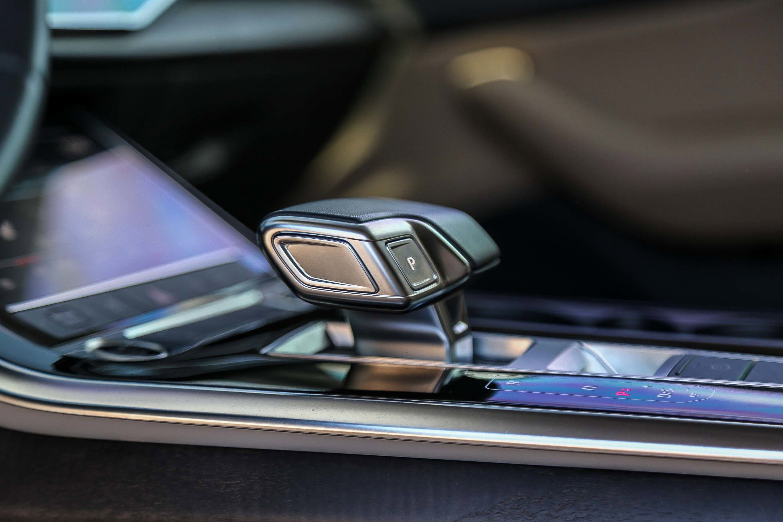 Used 2023 Audi Q8 Premium image 30