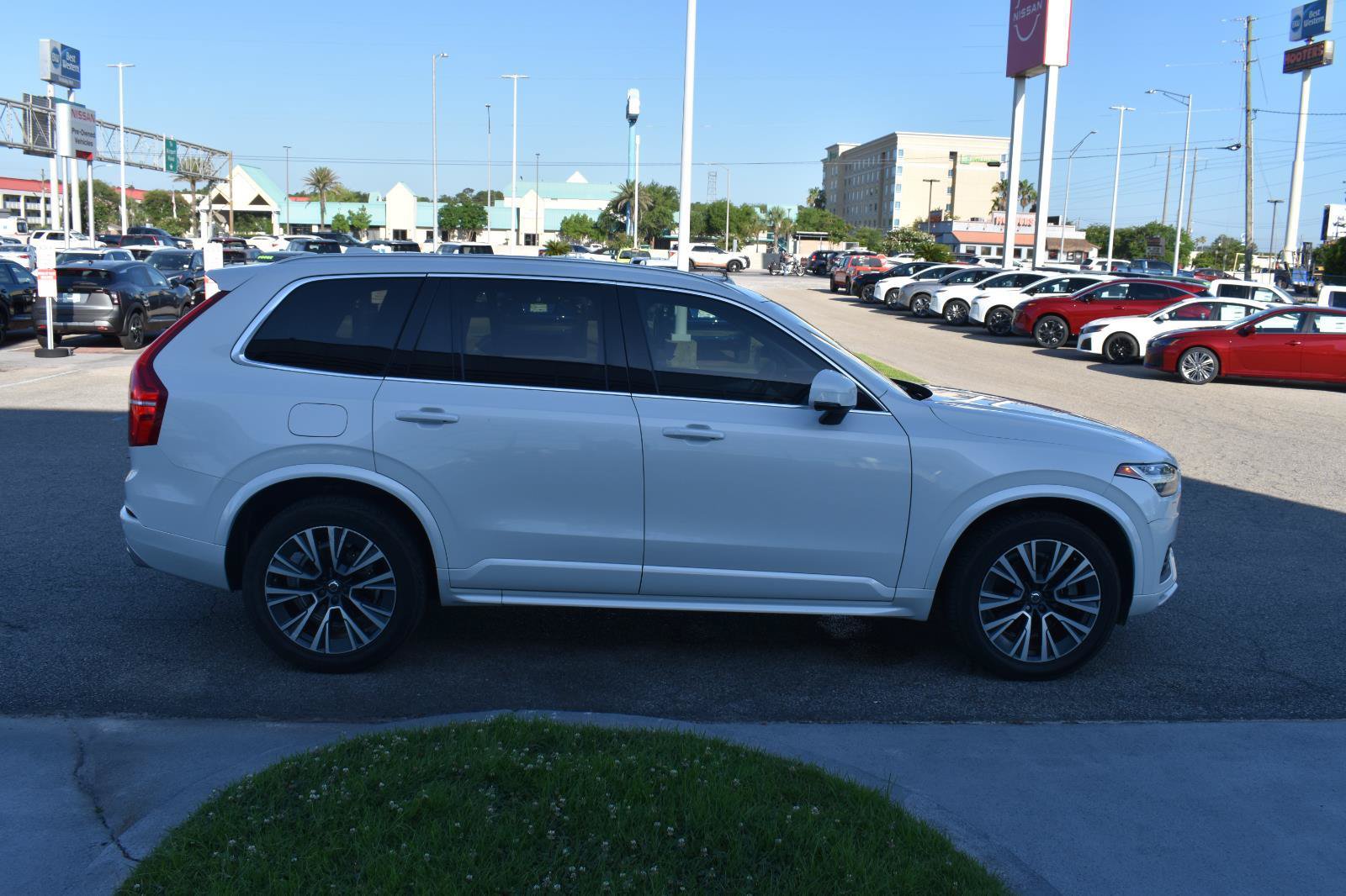 Used 2021 Volvo XC90 T5 Momentum w/ Protection Package Premier FWD image 16