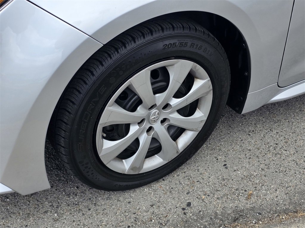 Used 2022 Toyota Corolla LE image 11