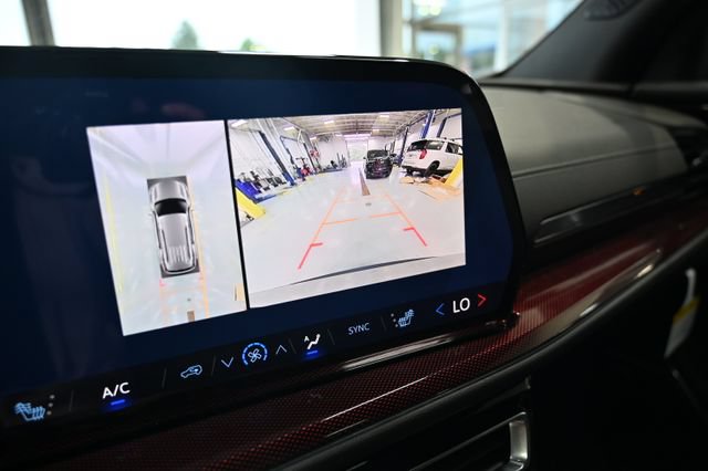 New 2026 Chevrolet Traverse Z71 w/ Enhanced Driving Package AWD/4WD image 17