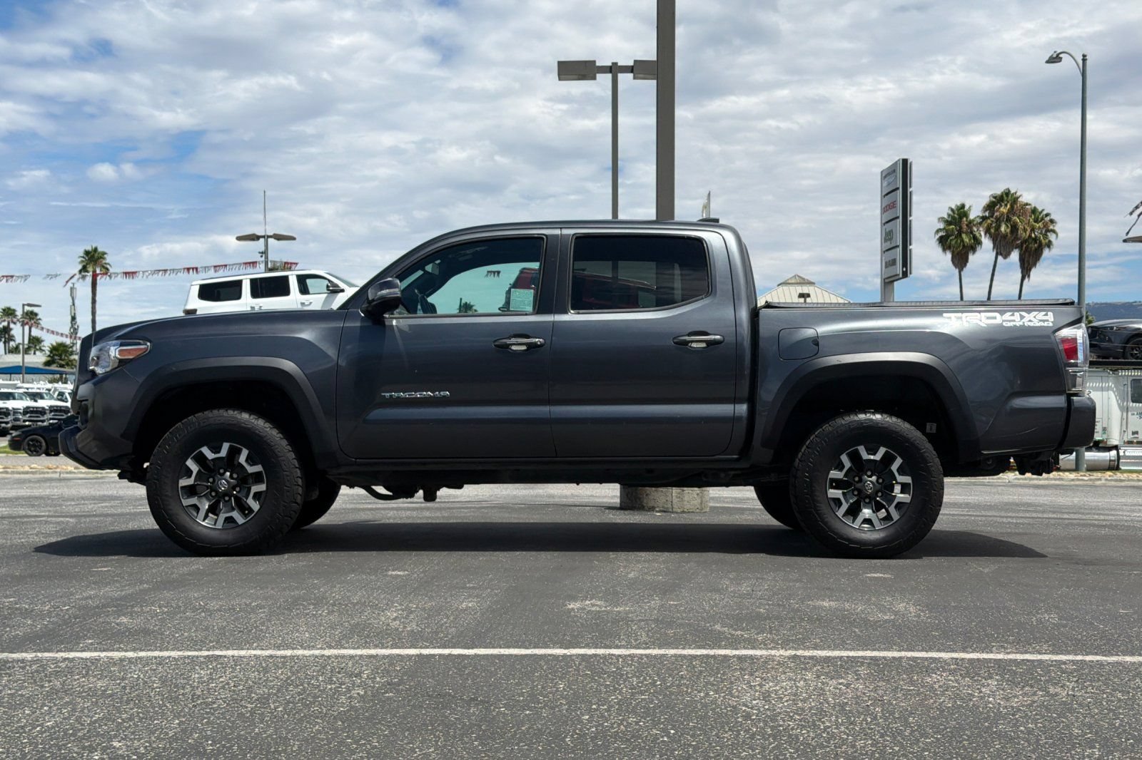 Used 2023 Toyota Tacoma TRD Off-Road w/ Technology Package AWD/4WD image 7
