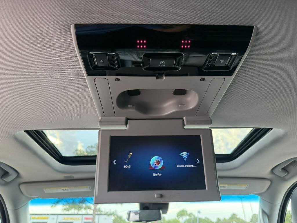Used 2017 Cadillac Escalade ESV Premium Luxury AWD/4WD image 35