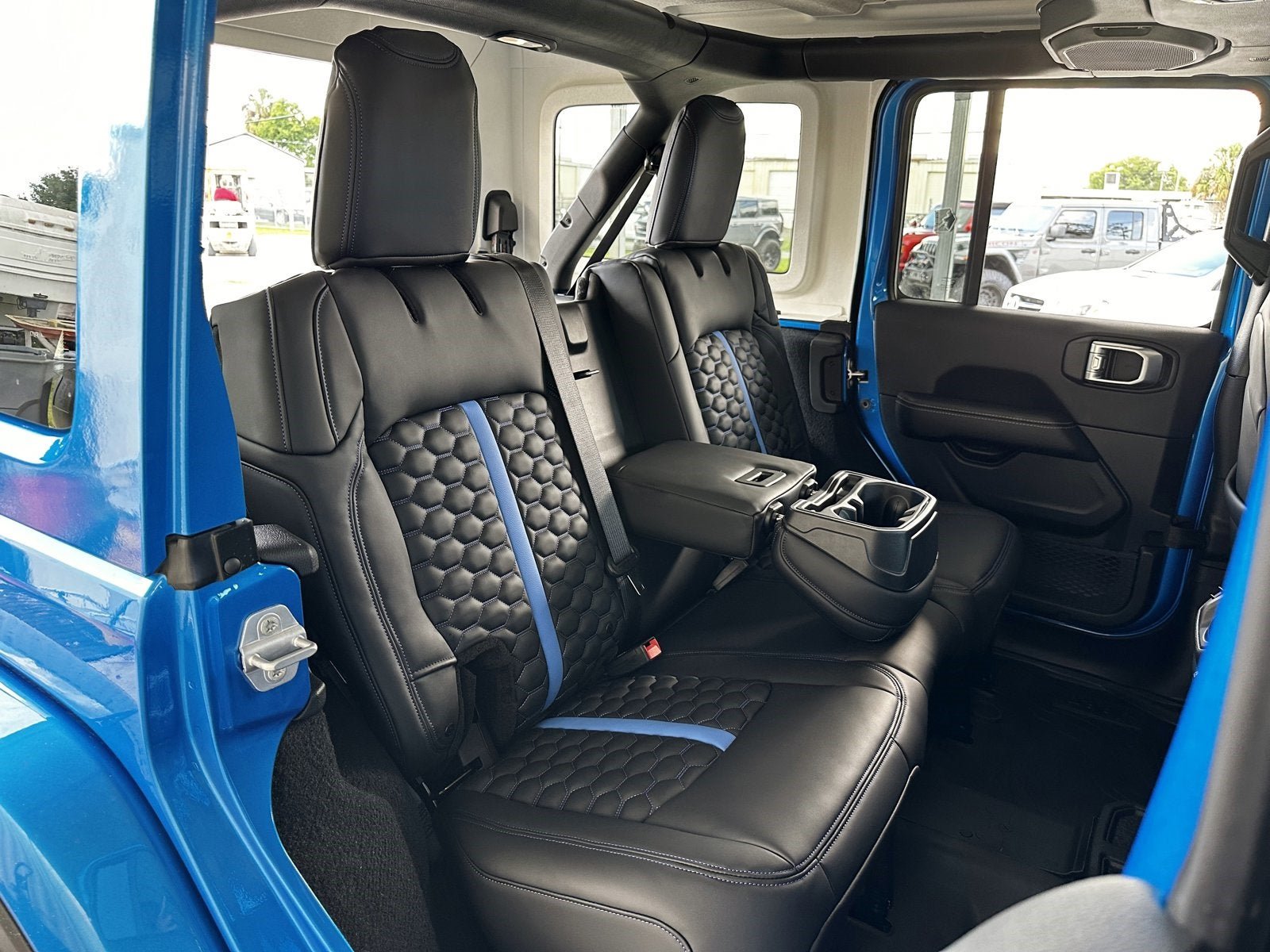 Used 2022 Jeep Wrangler Unlimited Sahara w/ LED Lighting Group AWD/4WD image 32