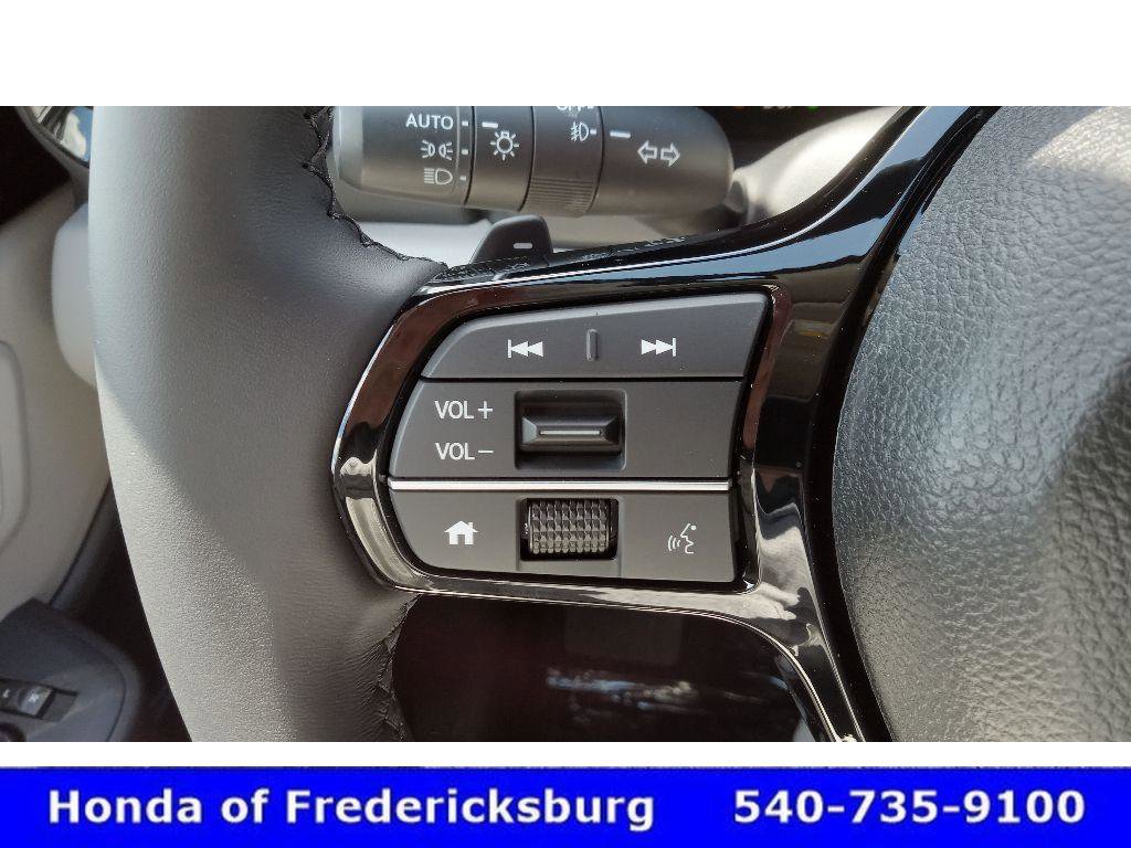 Certified 2025 Honda Pilot Touring image 14