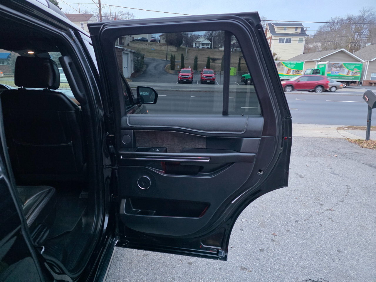 Used 2018 Ford Expedition Limited image 18