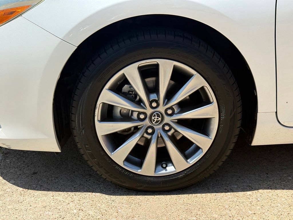 Used 2017 Toyota Camry XLE w/ Moonroof Package FWD image 26