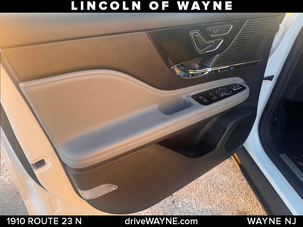 Certified 2022 Lincoln Corsair AWD w/ Equipment Group 101A image 13