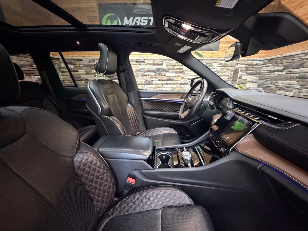 Used 2022 Jeep Grand Cherokee Summit AWD/4WD image 42