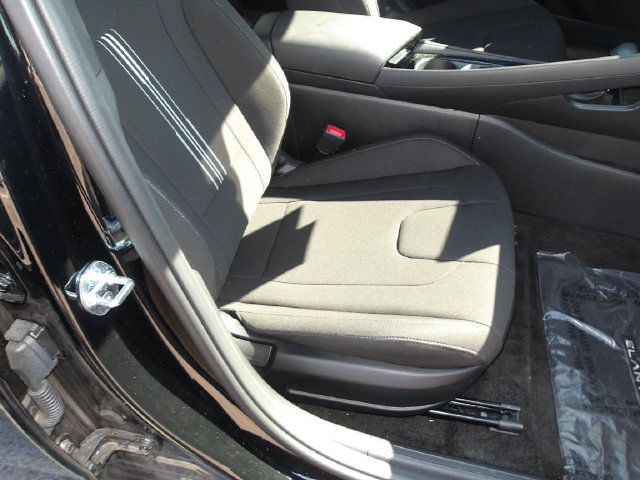 Certified 2025 Hyundai Elantra SEL FWD image 10