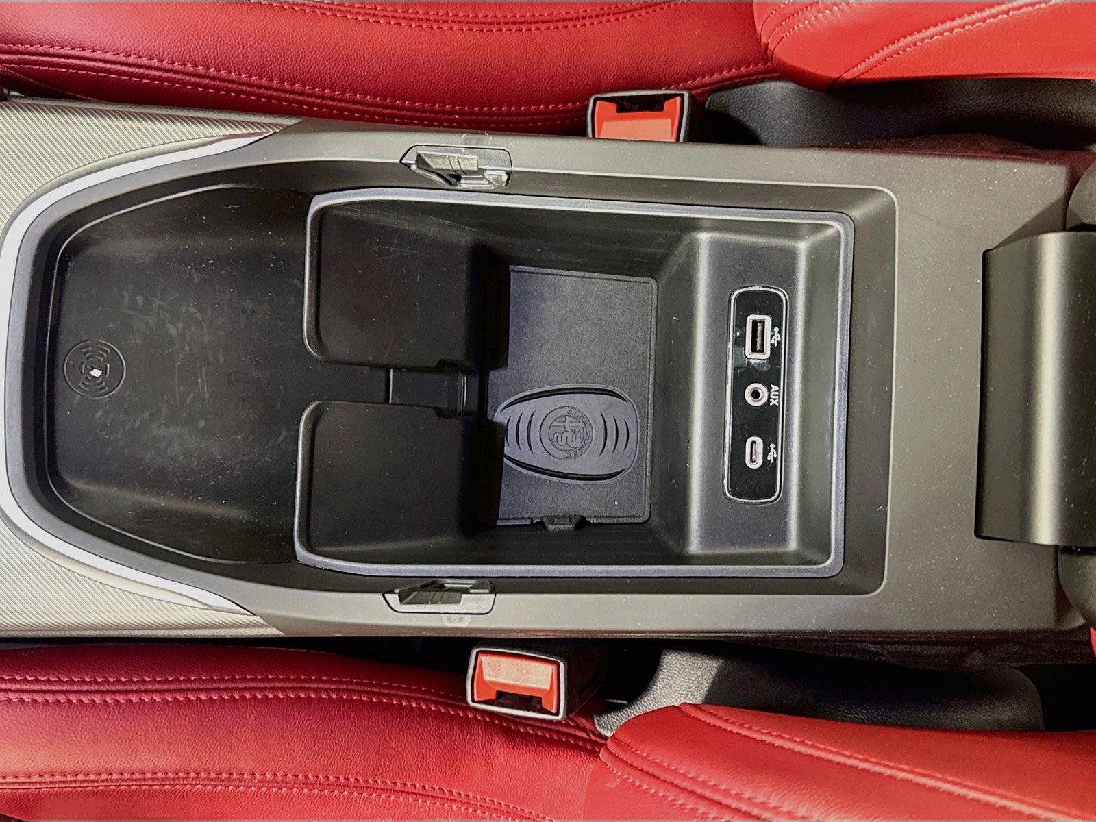 Used 2024 Alfa Romeo Giulia Veloce RWD image 16