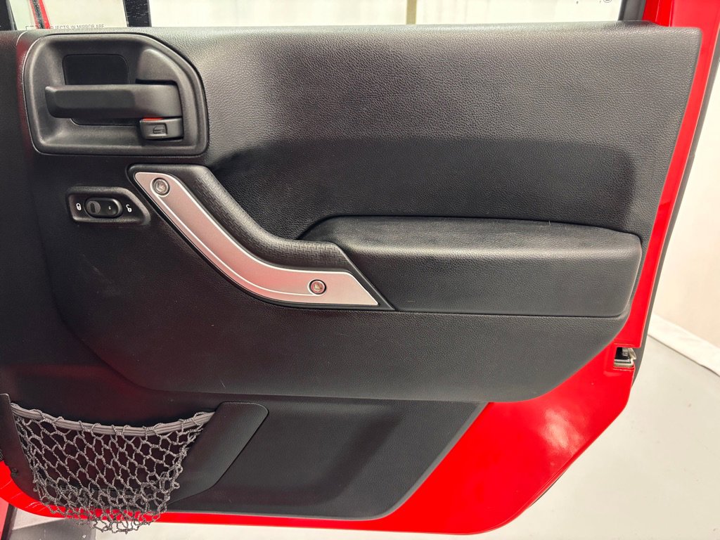 Used 2016 Jeep Wrangler Unlimited Sahara w/ Connectivity Group image 20