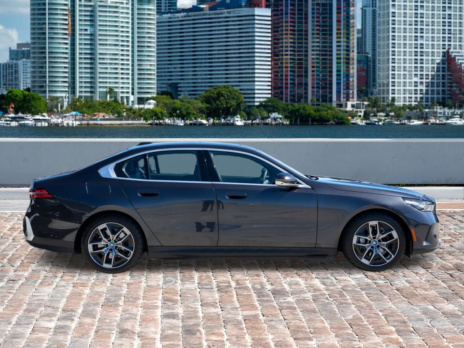 Used 2025 BMW i5 eDrive40i RWD image 4
