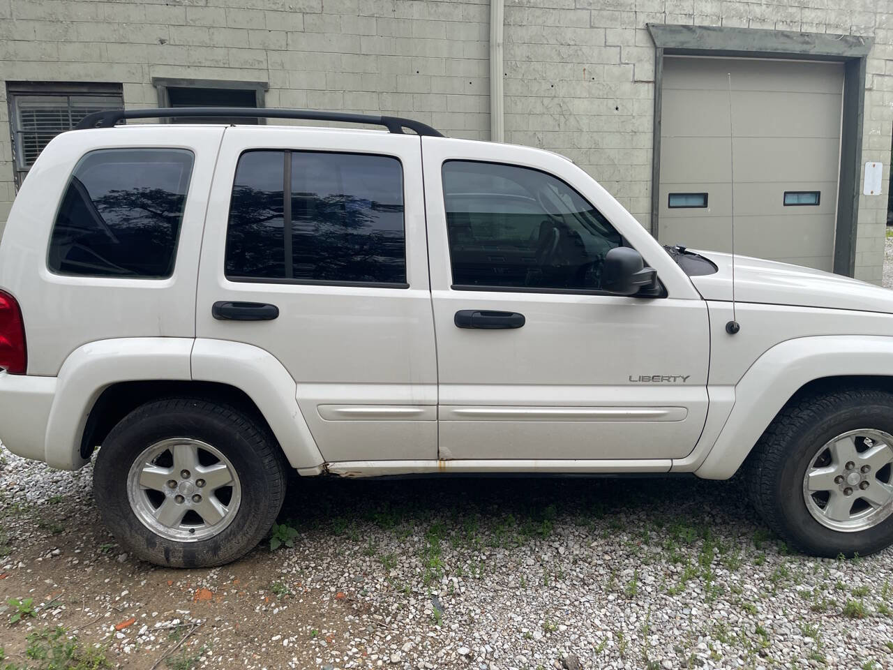 Used 2004 Jeep Liberty Limited AWD/4WD image 10