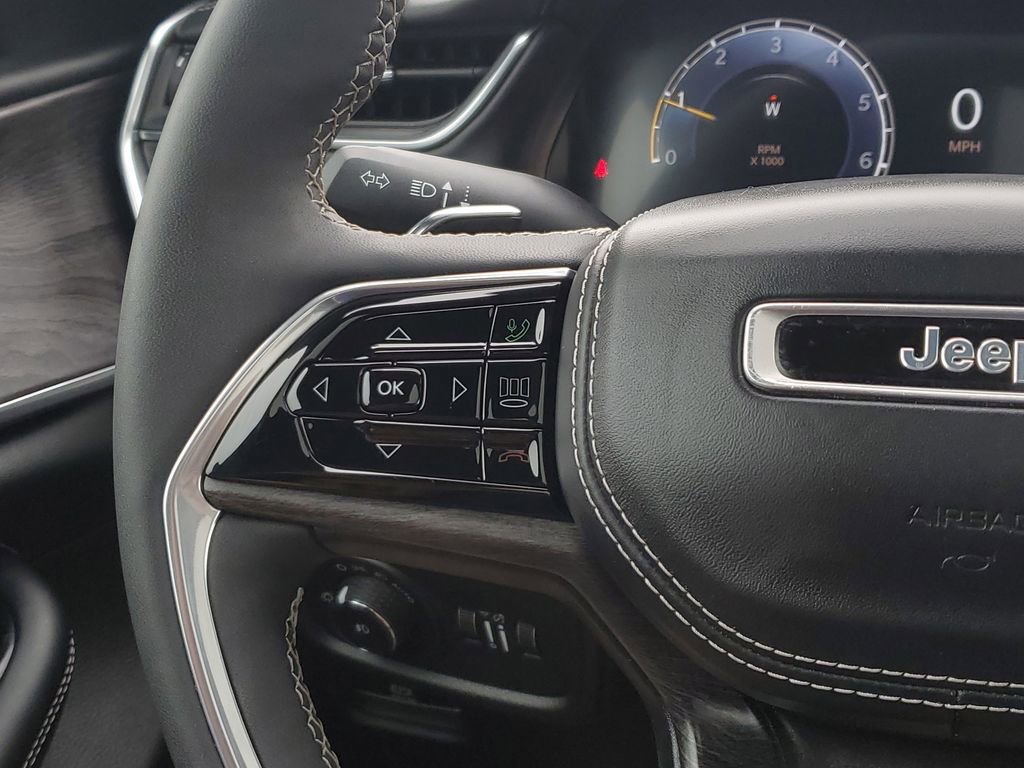 Used 2023 Jeep Grand Cherokee Overland image 25