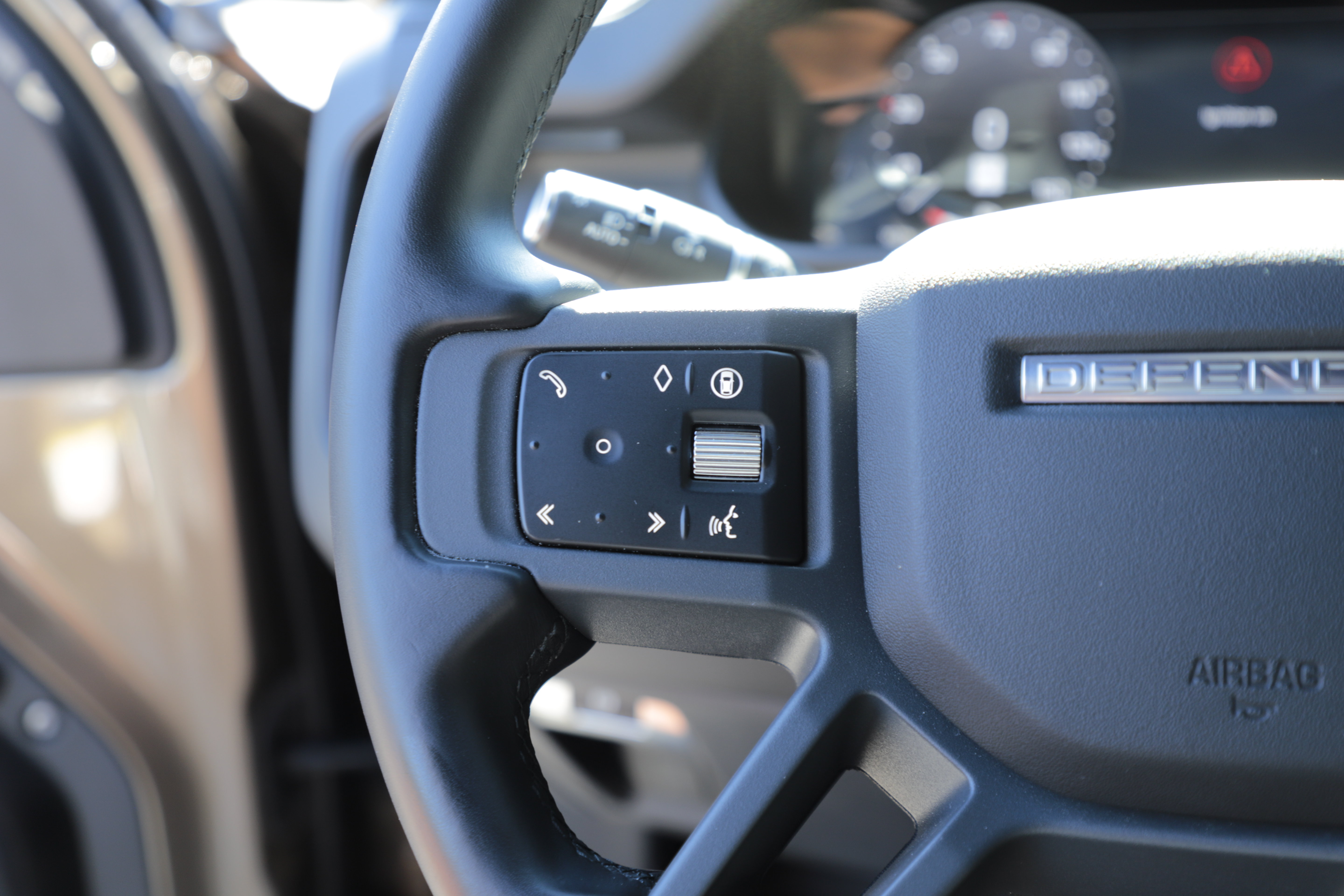 Certified 2025 Land Rover Defender 110 S AWD/4WD image 23