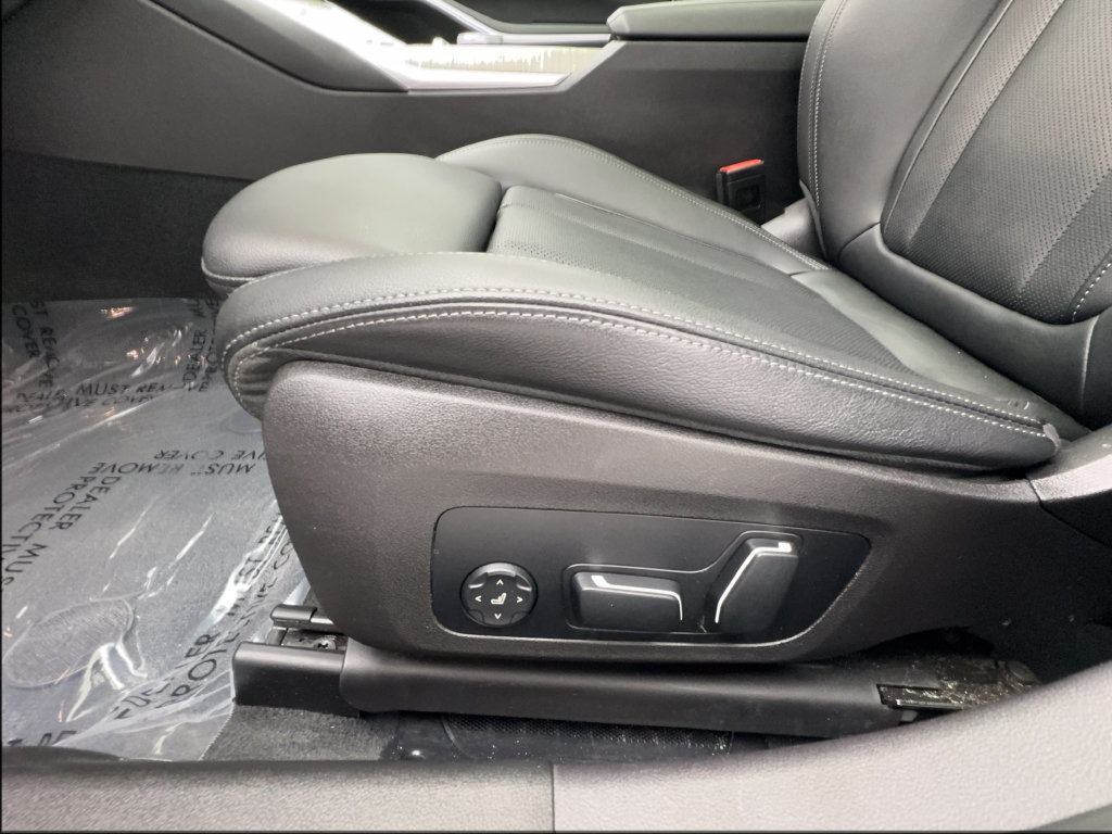 Used 2025 BMW 330i Sedan RWD image 23
