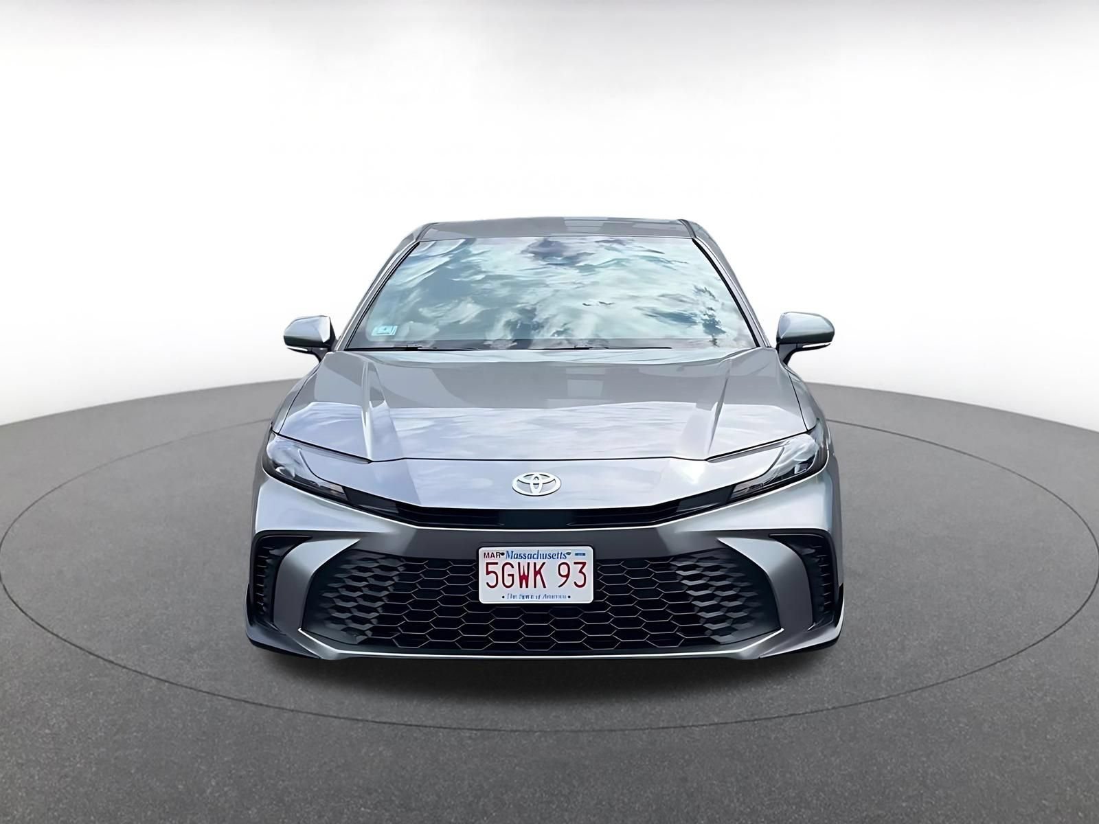 Used 2025 Toyota Camry SE FWD image 4