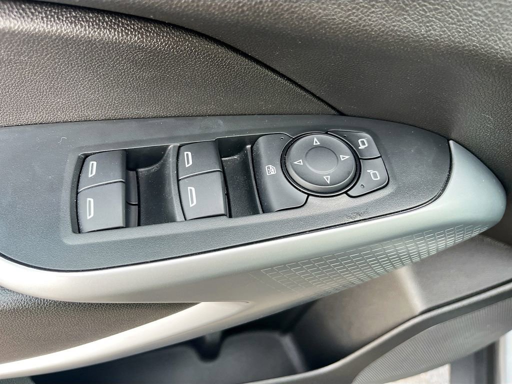 Used 2024 Chevrolet Trax RS FWD image 17