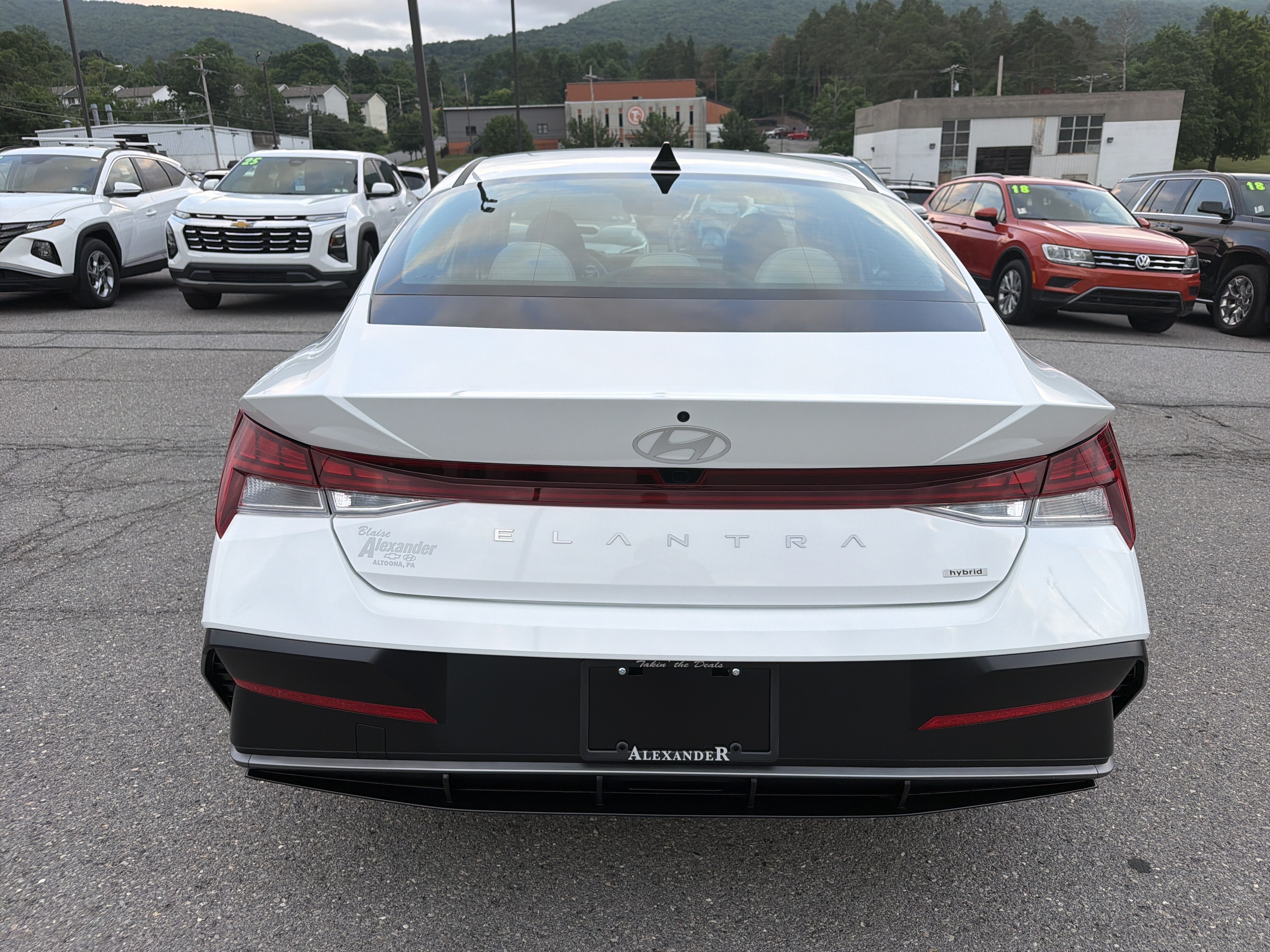 New 2026 Hyundai Elantra Limited w/ Cargo Package FWD image 4