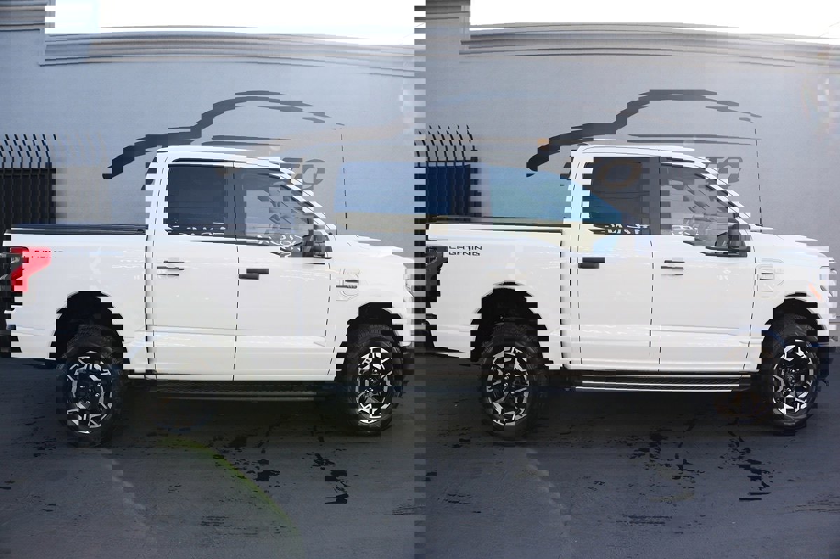 Used 2022 Ford F150 Lightning Pro image 27