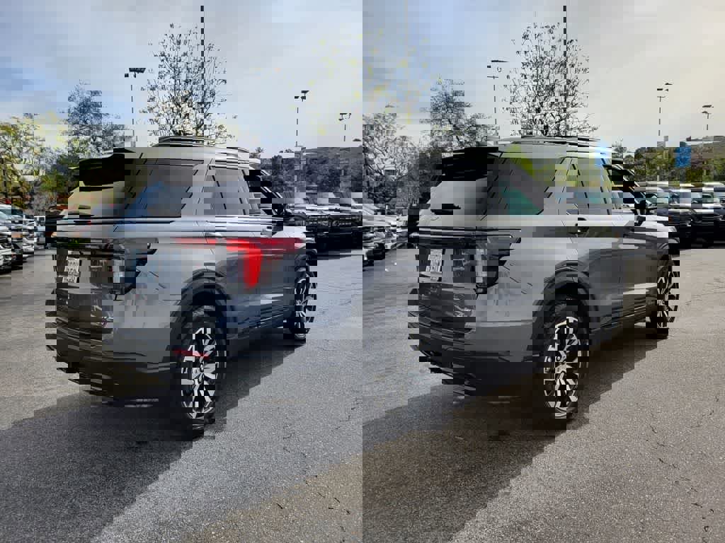 Certified 2025 Ford Explorer ST-Line image 6