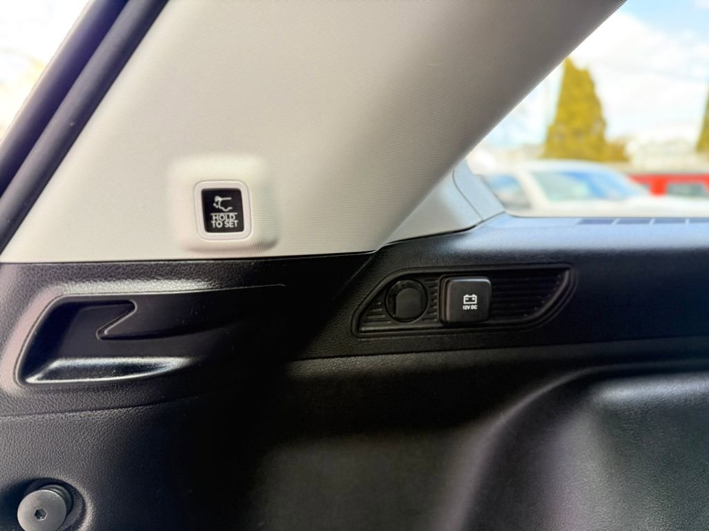 Used 2023 Jeep Grand Cherokee Limited w/ Luxury Tech Group II image 29