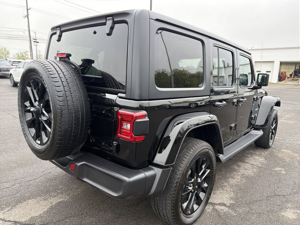 Used 2023 Jeep Wrangler Unlimited Sahara w/ Cold Weather Group AWD/4WD image 3