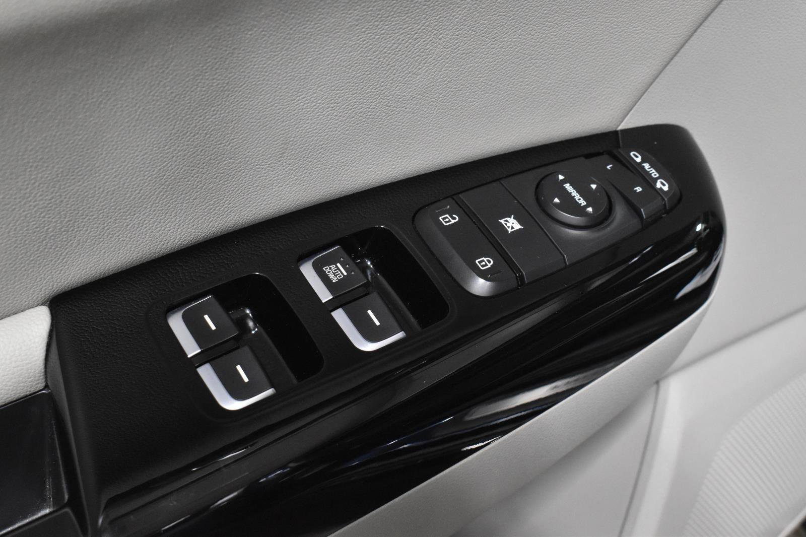 Used 2020 Kia Sportage S w/ Option Group 020 AWD/4WD image 12